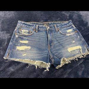 💥PRICE⬇️ 
Abercrombie & Fitch  -  Blue Jean Shorts - size 30/10
